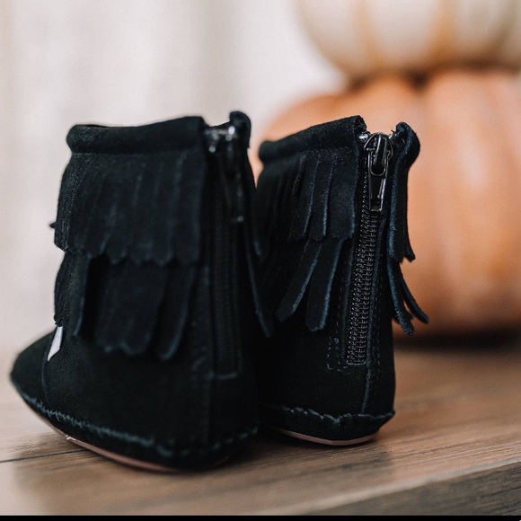 Infant Fringe Black Boots for Baby Girls - Picture 2 of 5